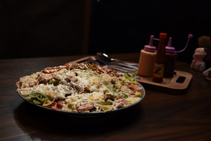 عکس با کیفیت سالاد ماکارانی با پنیر